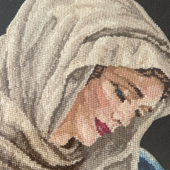 Vintage Needlepoint Art Madonna and Child Framed Oval wood frame - Picture 6 of 9